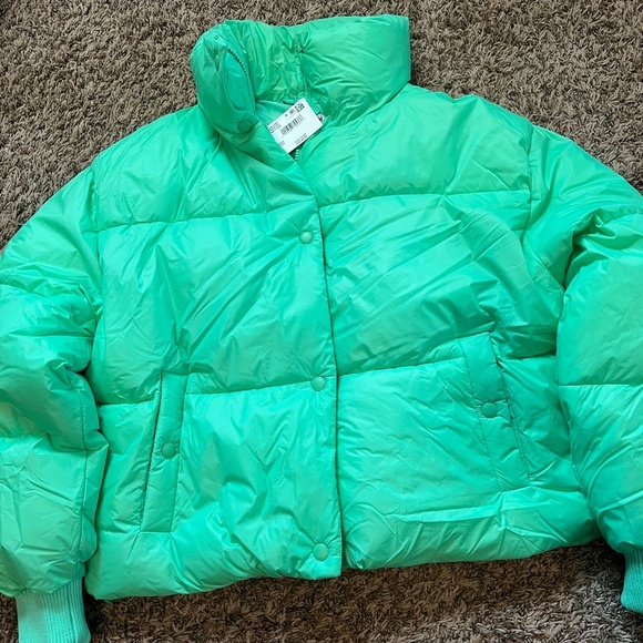 NWT American Eagle bright kelly green cropped puffer jacket size small - Picture 1 of 6